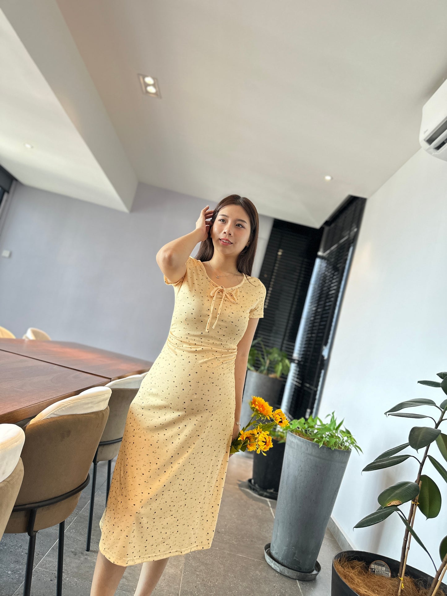 Eliza V-Neck Floral MIDI Dress