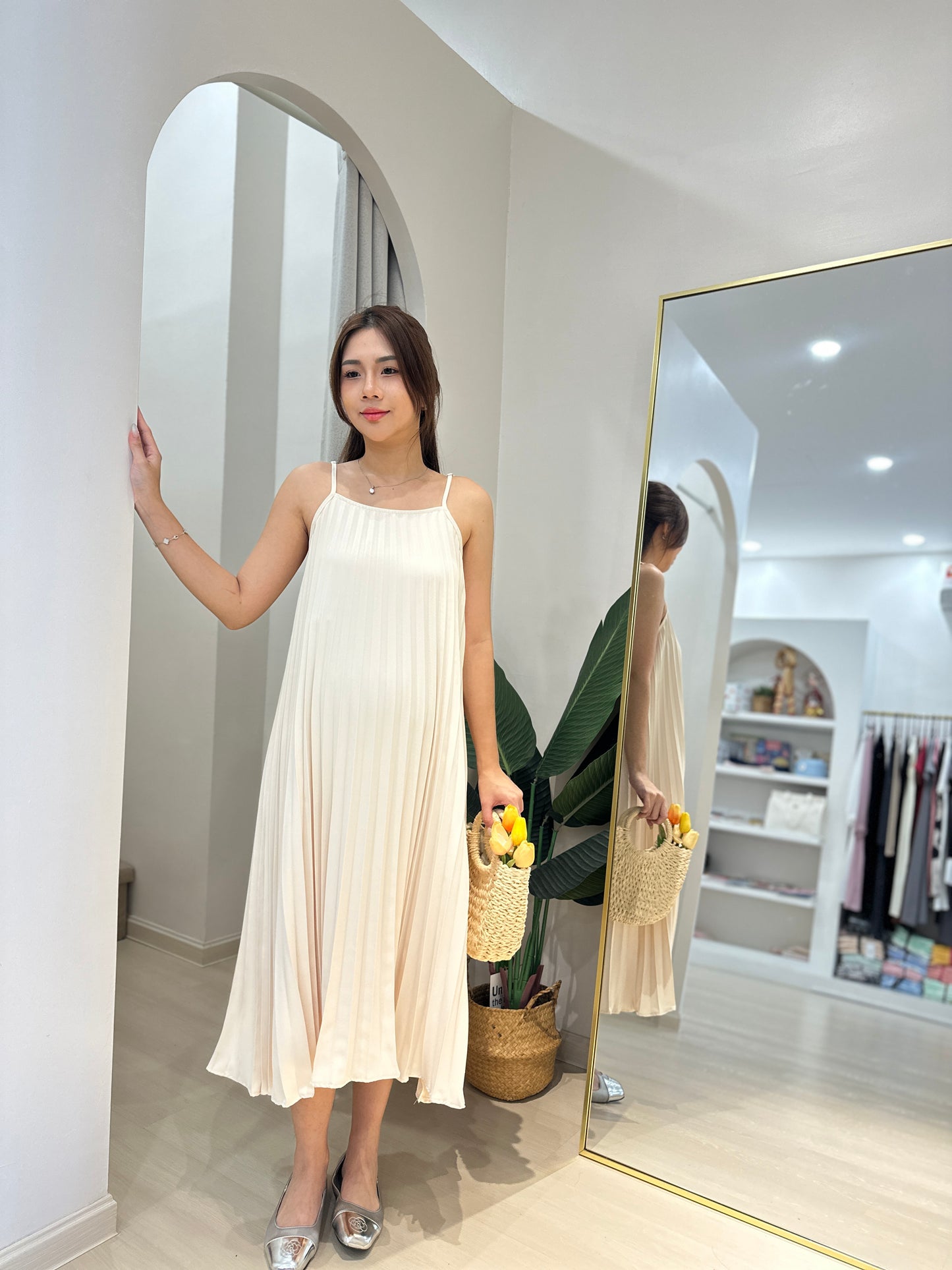 Rainna Sleeveless Pleated Dress