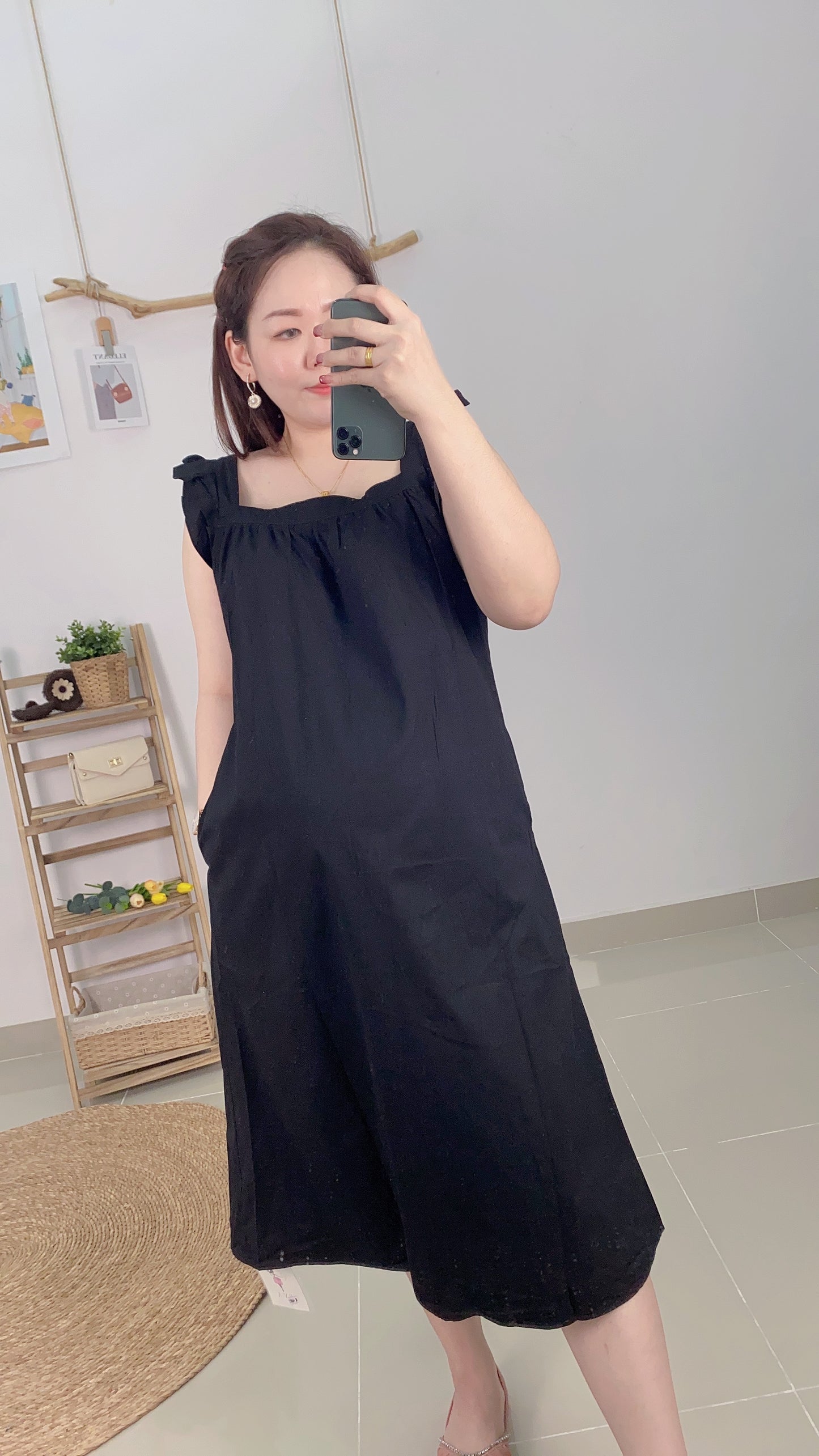 Numi Black Sleeveless Dress