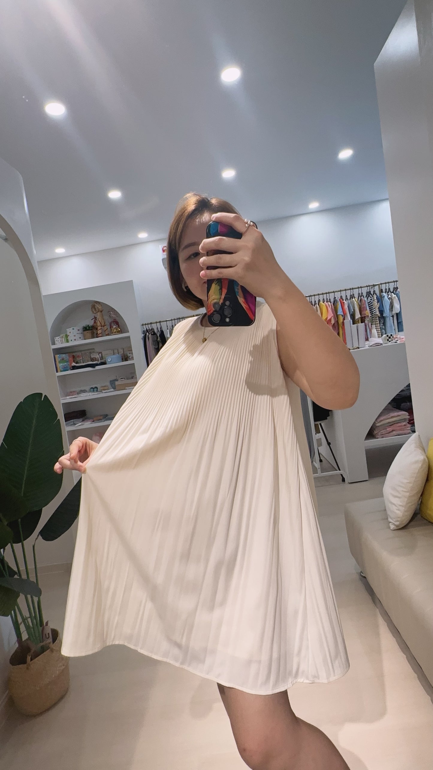 Renee Sleevlesss Glowy Dress