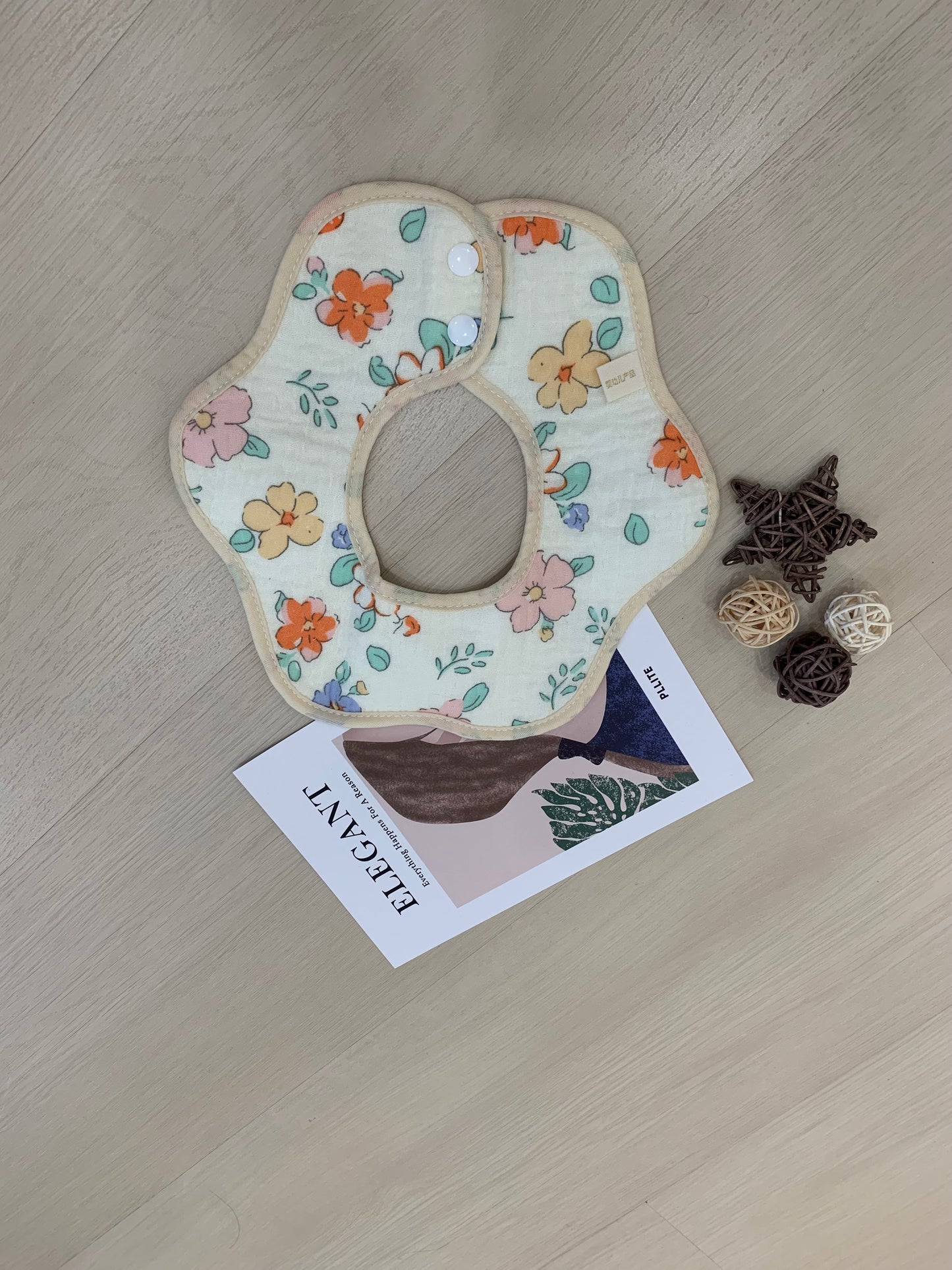 BloomyBoo Cutie Bib