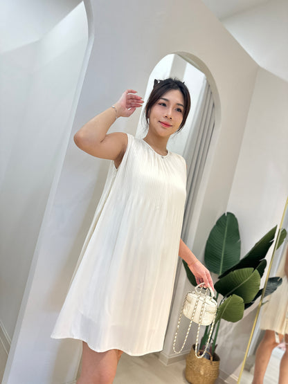 Renee Sleevlesss Glowy Dress