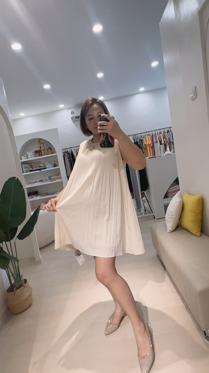 Renee Sleevlesss Glowy Dress