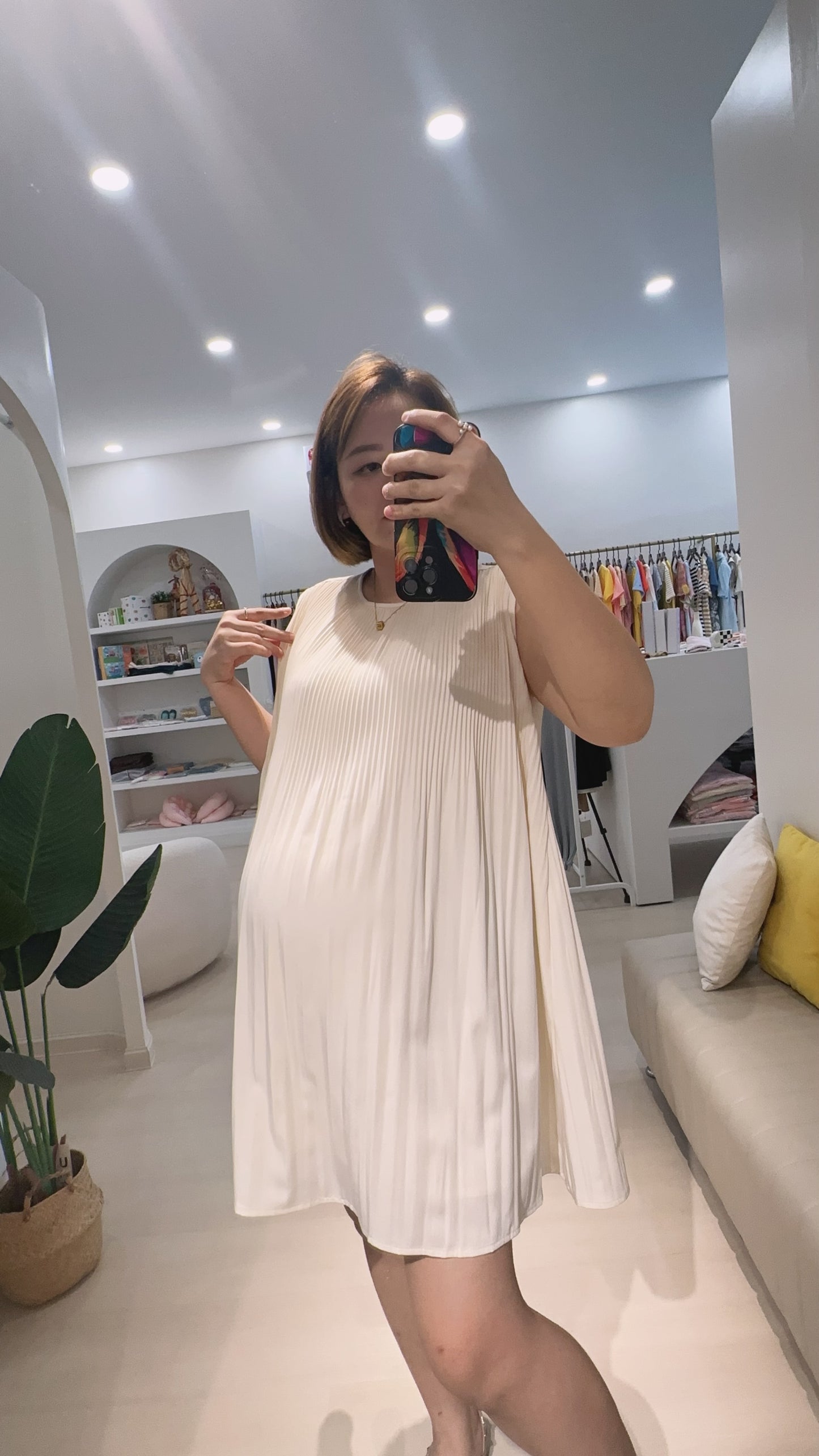 Renee Sleevlesss Glowy Dress