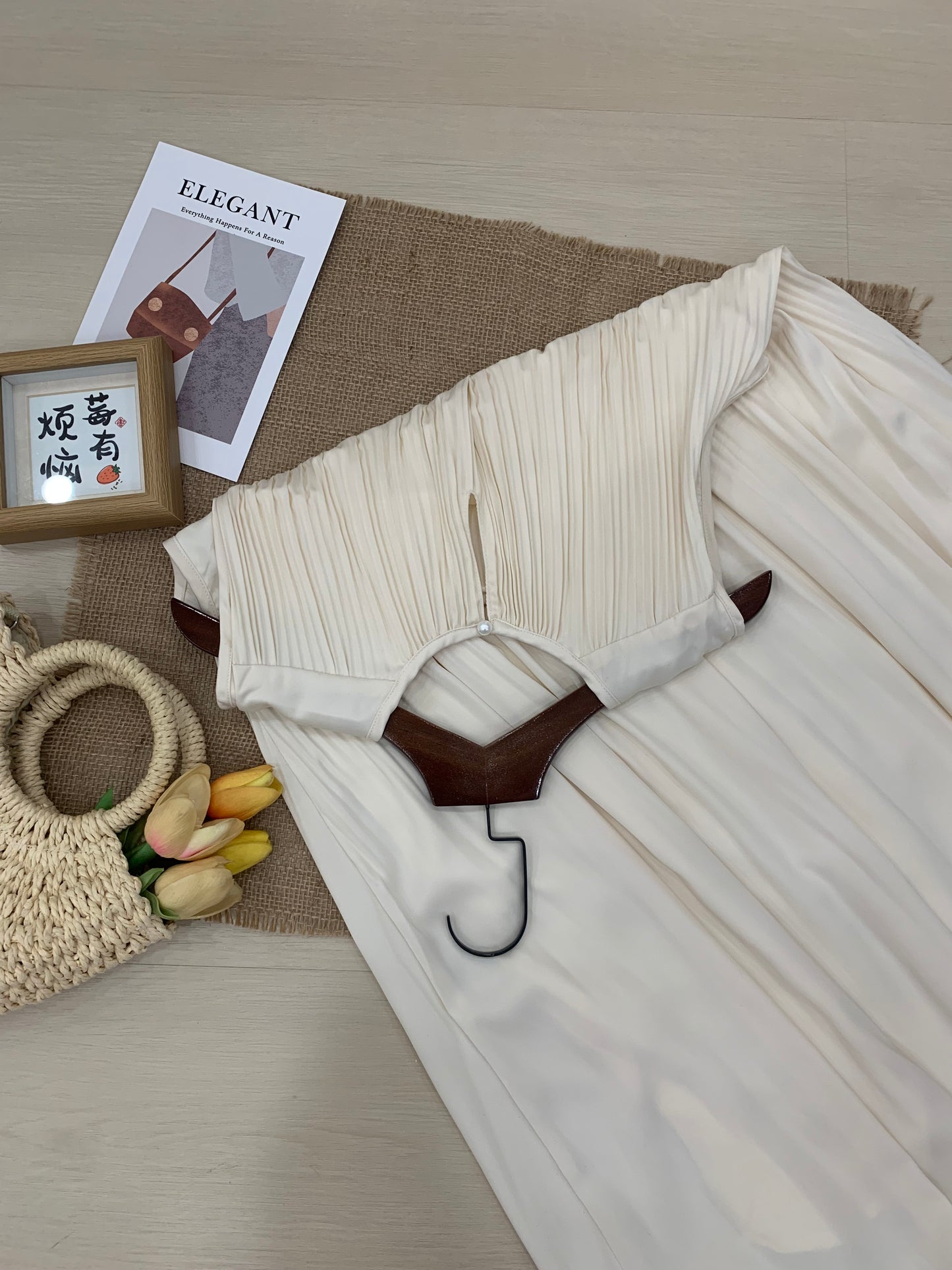 Renee Sleevlesss Glowy Dress