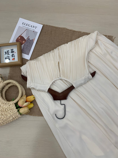 Renee Sleevlesss Glowy Dress