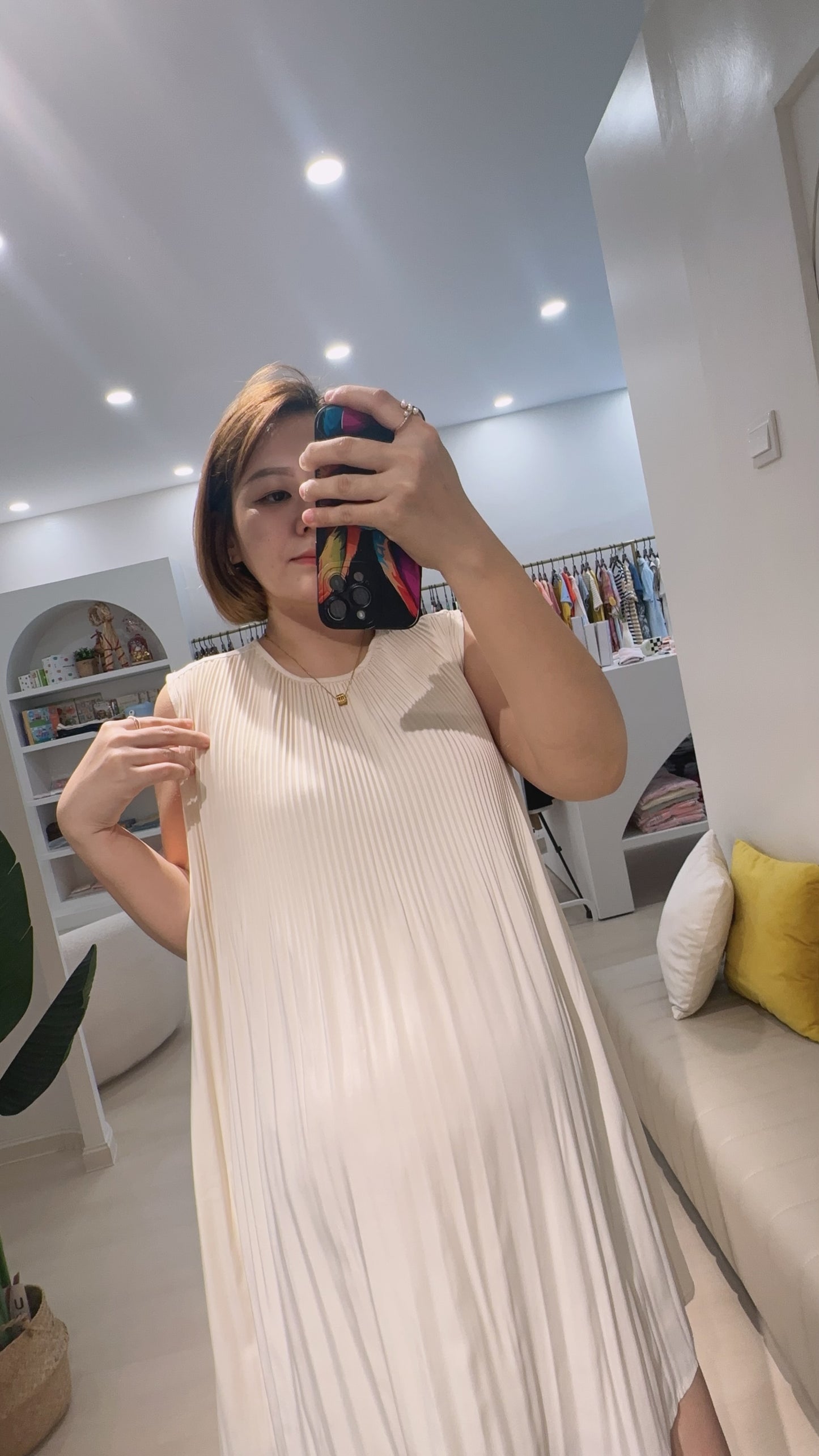 Renee Sleevlesss Glowy Dress