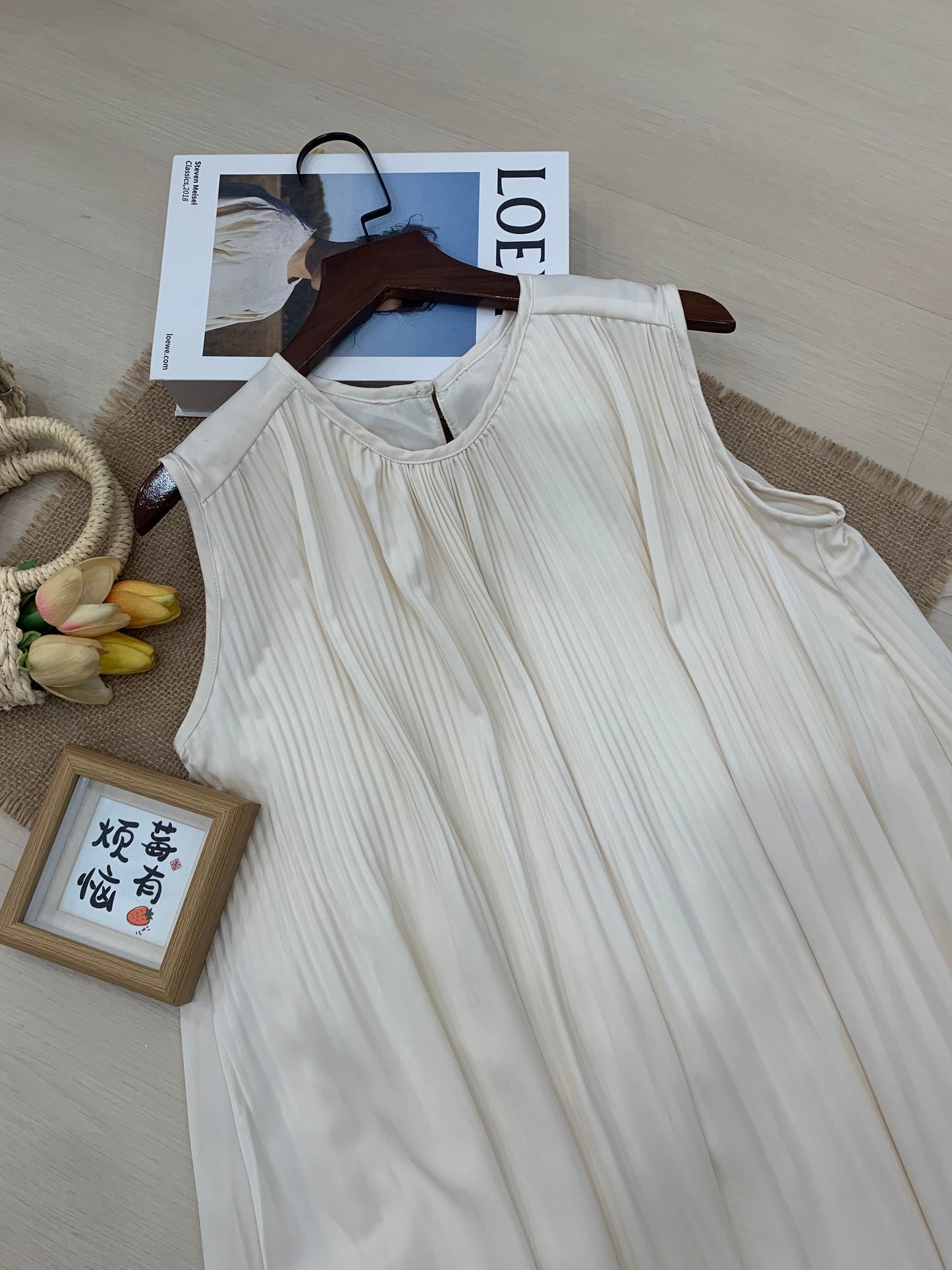 Renee Sleevlesss Glowy Dress