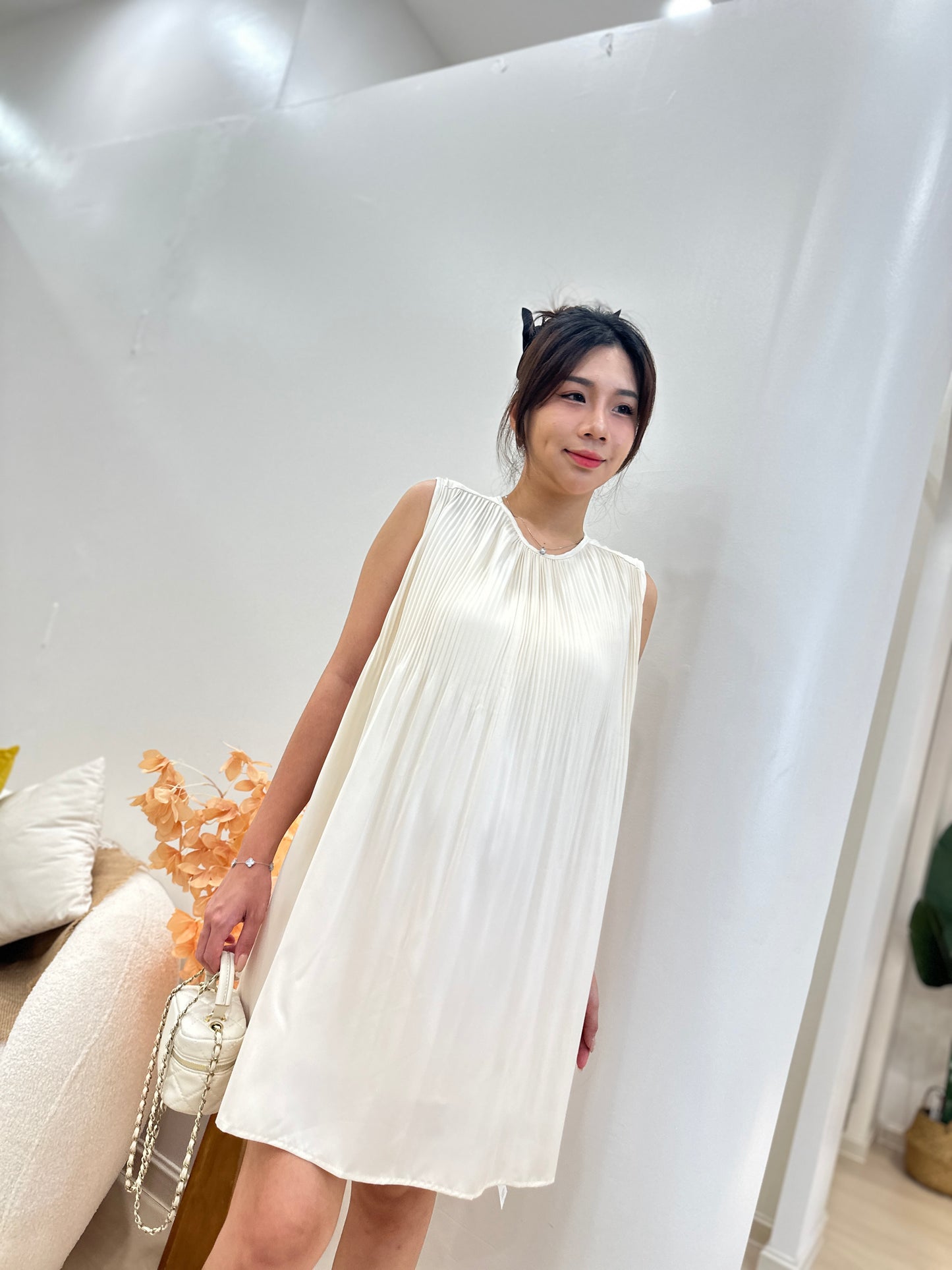 Renee Sleevlesss Glowy Dress