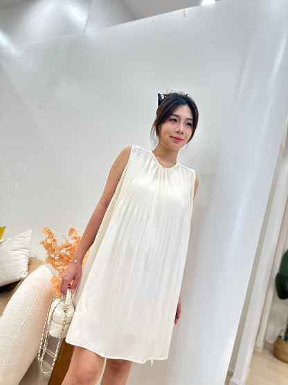 Renee Sleevlesss Glowy Dress