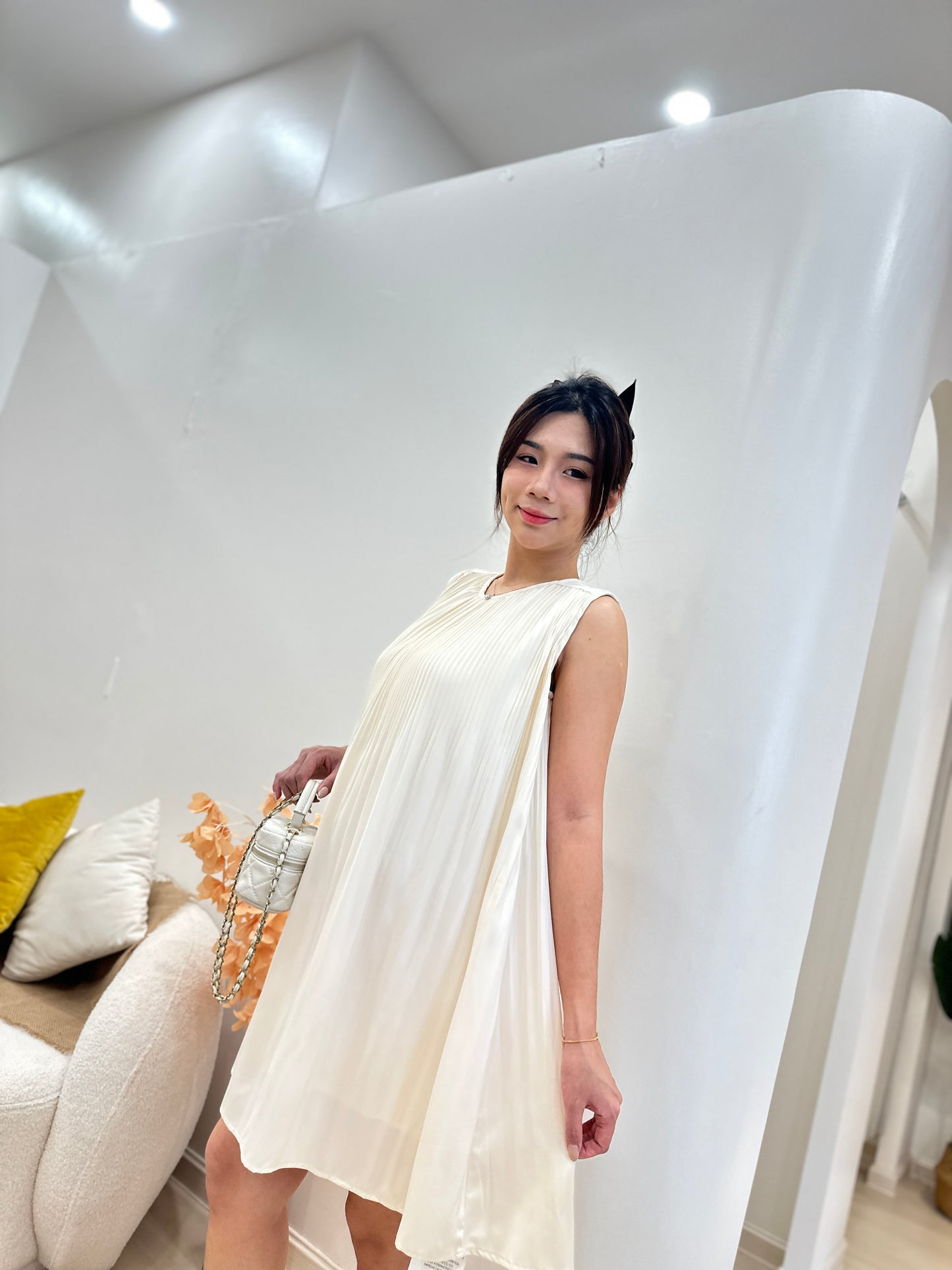 Renee Sleevlesss Glowy Dress