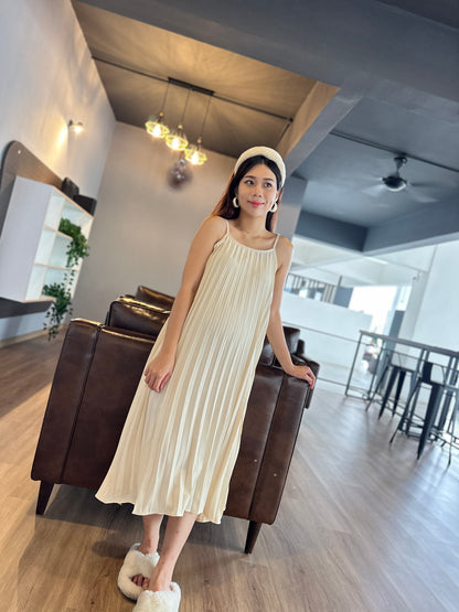 Rainna Sleeveless Pleated Dress