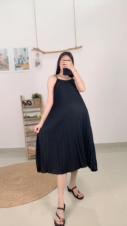 Rainna Sleeveless Pleated Dress