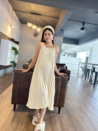 Rainna Sleeveless Pleated Dress